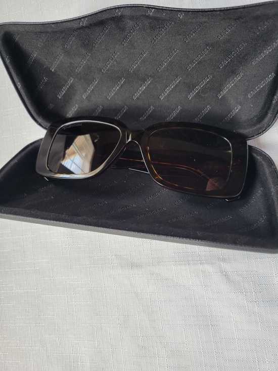 Balenciaga Women\'s Tortoise Square Sunglasses - Brown Gradient Lenses Unisex main image 11